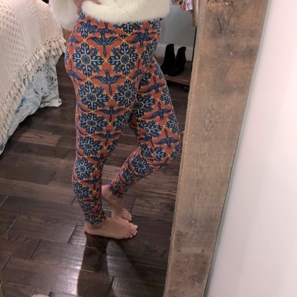 Gorgeous LulaRoe orange & blue one size leggings - Picture 2 of 6